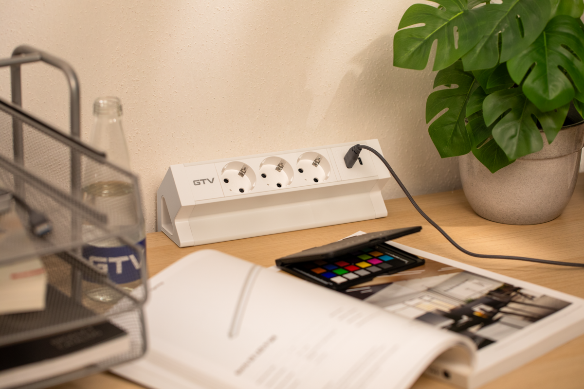 Меблева розетка BASCO, 3хSHUKO, USB A+C, кабель 1.5 м, білий