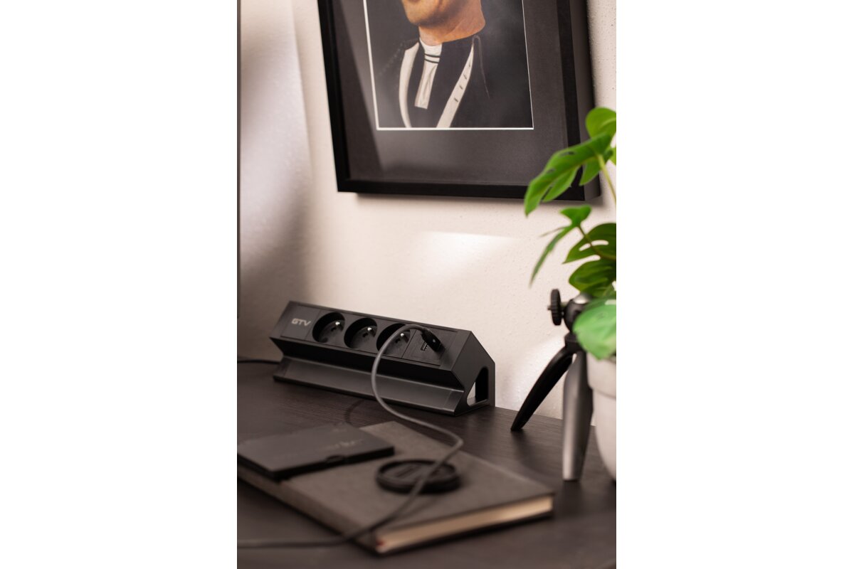 Розетка для меблів Basco, 3 х розетки із заземленням, USB A+C, кабель 1,5м, чорний з кріпленням