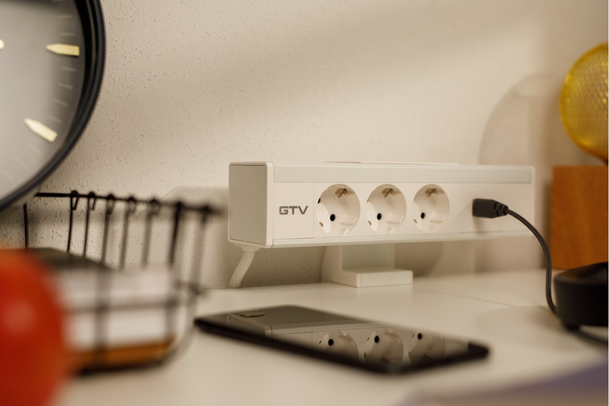 Меблева розетка Nico, 3 x Schuko розетка, USB A+C, кабель 1,5 м, білий з кріпленням