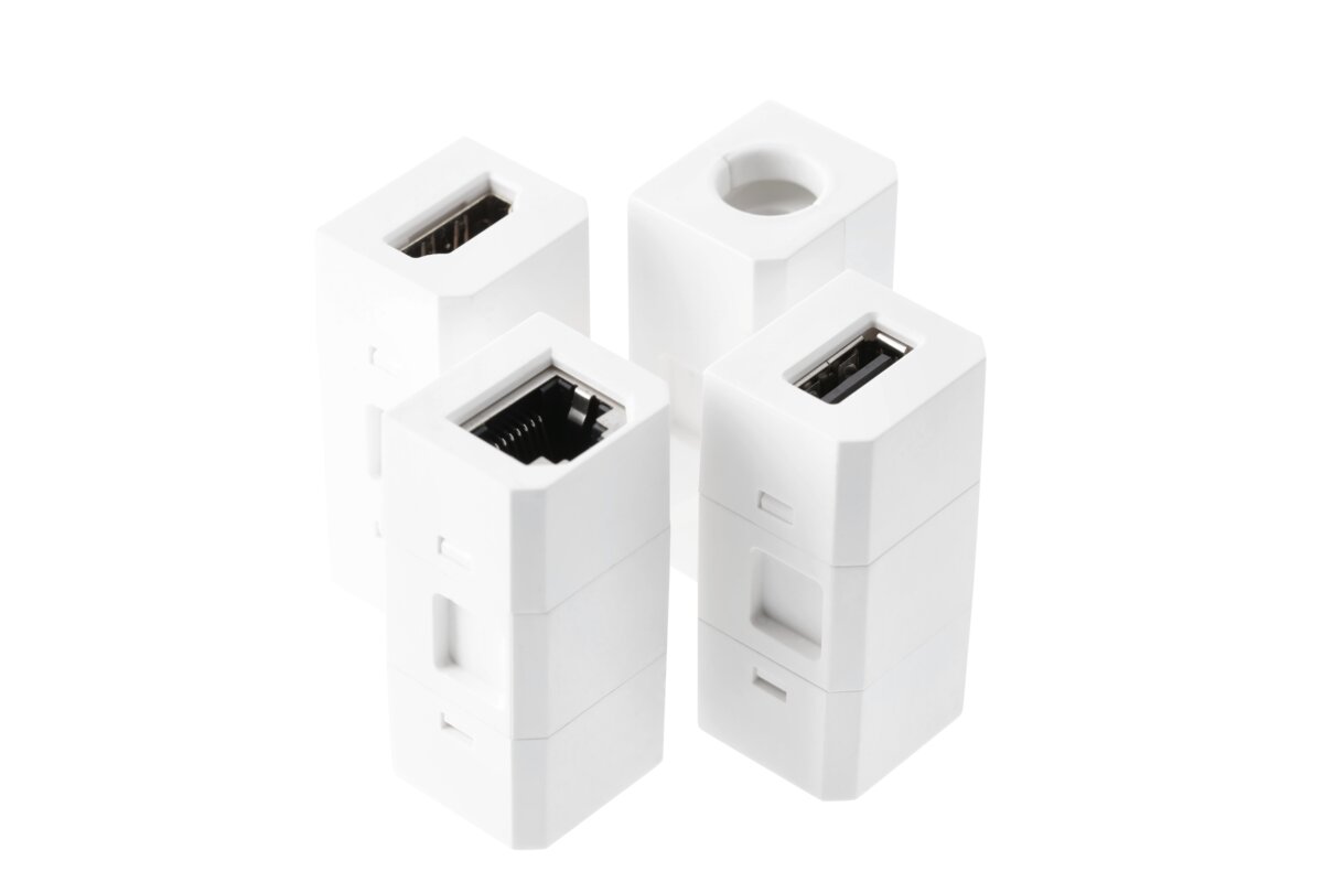Меблева розетка CHARGER PLUS, Ø80 мм, 1хSHUKO, USB A+C, в комплекті три замінні модулі (USB-A, HDMI, RJ45), кабель 1,5 м, білий